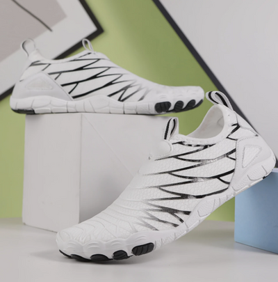 Chaussures aquatiques blanches ou noires pointures 39 à 45