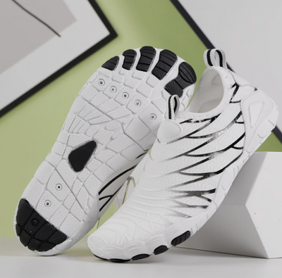 Chaussures aquatiques blanches ou noires pointures 39 à 45