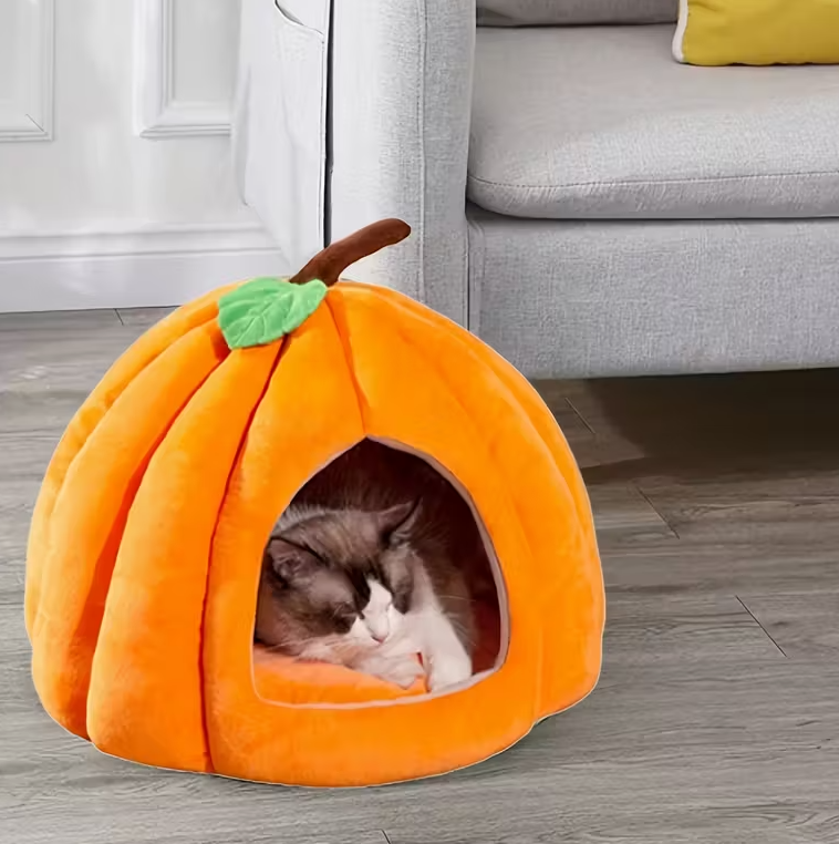Pumpkin-shaped Cat Bed