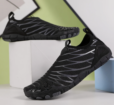 Chaussures aquatiques blanches ou noires pointures 39 à 45