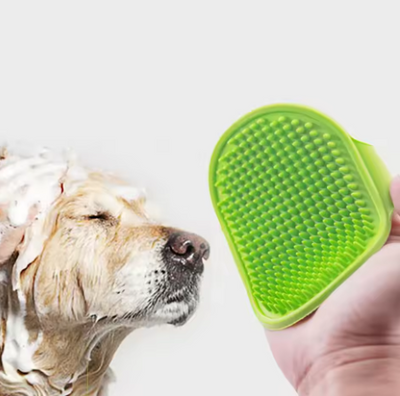 Handborstel van flexibel rubber met ergonomisch ontwerp, ideaal voor het verwijderen van losse haren en vuil bij huisdieren.