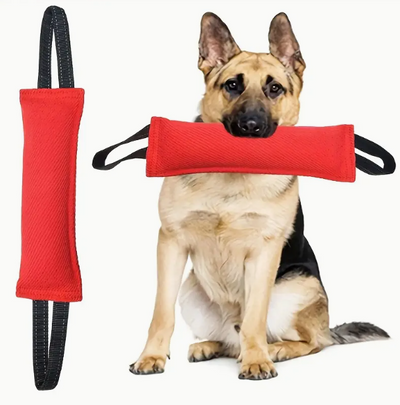 Duurzaam rood nylon bijtkussen voor honden met twee comfortabele handvatten voor gemakkelijk trekken en spelen.