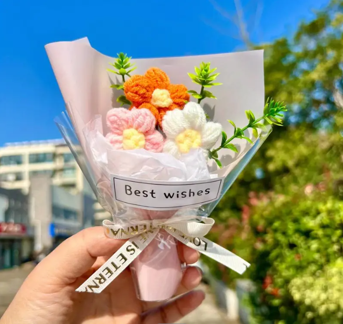 Hand-knitted Daisy Bouquet – Knitted Daisy Decoration