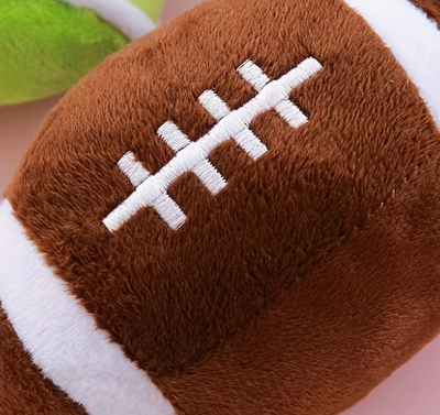 Zachte rugbybal van pluche perfect formaat voor spelende katten of kleine honden.
