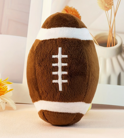 Schattige pluche rugbybal voor katten en kleine honden, gemaakt van zacht materiaal met sportief design.