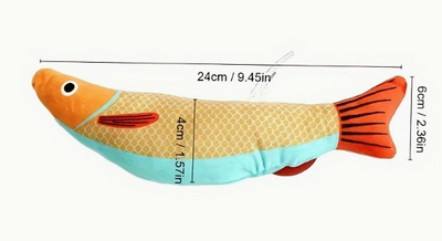Langwerpig kattenspeeltje in de vorm van een saury vis met knispergeluid.